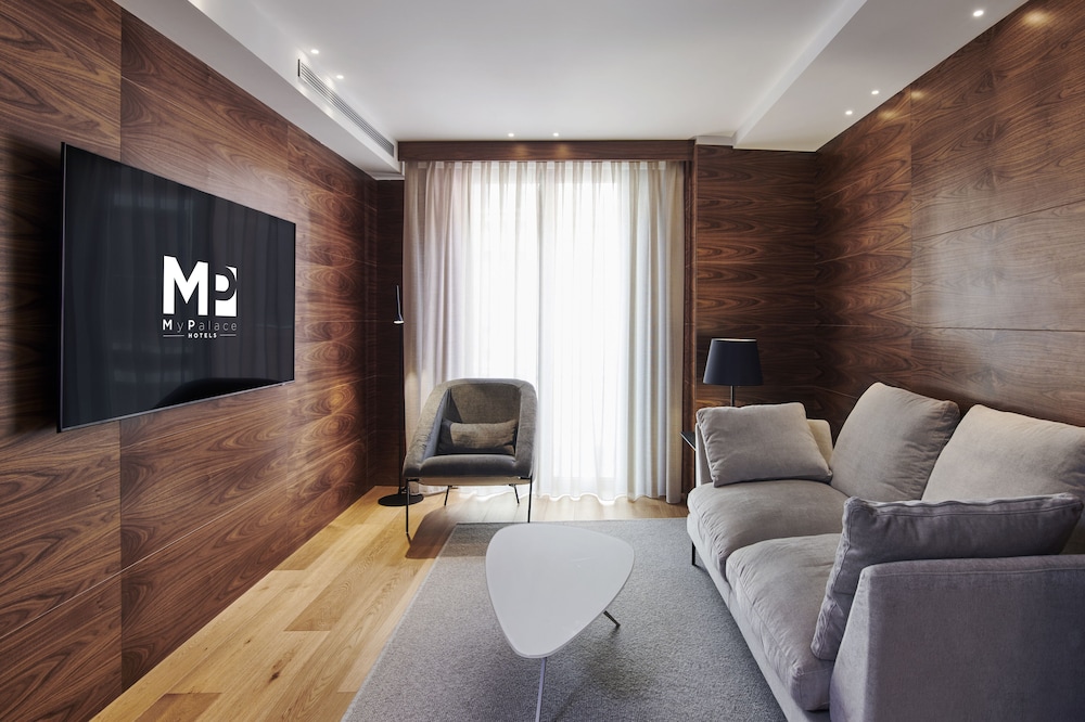 Suite - Photo 5