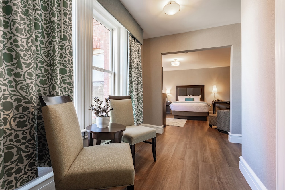 Traditional Suite, 1 Queen Bed - Photo 3