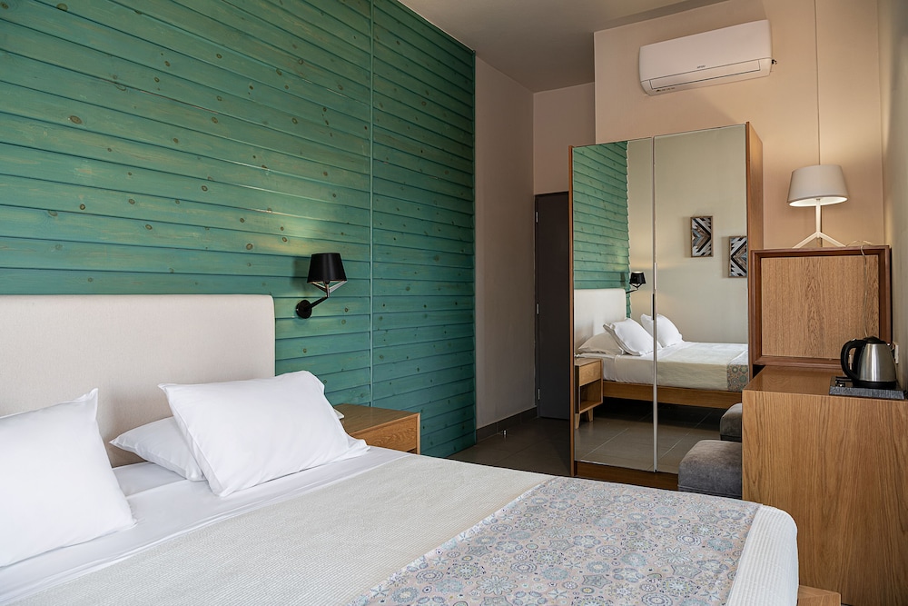 Deluxe Room, Sea View thumbnail 5
