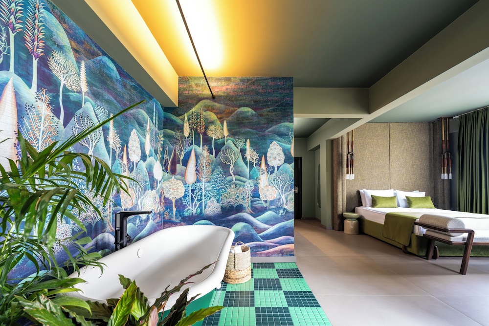 Superior Suite - Photo 13