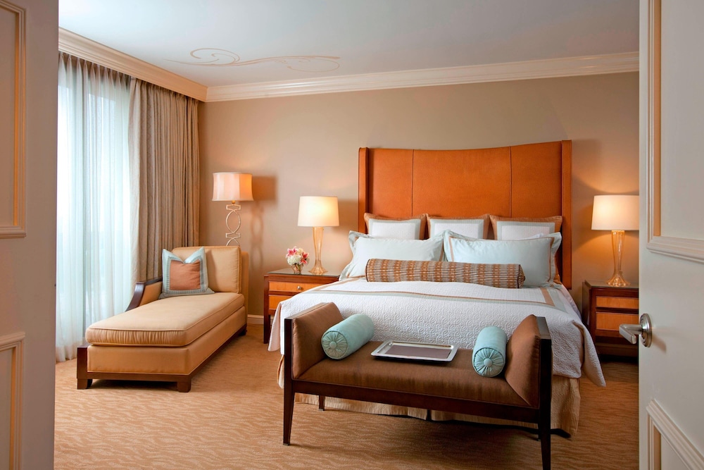 Superior Room, 1 King Bed (Mobility Accessible, Tub) - Photo 2