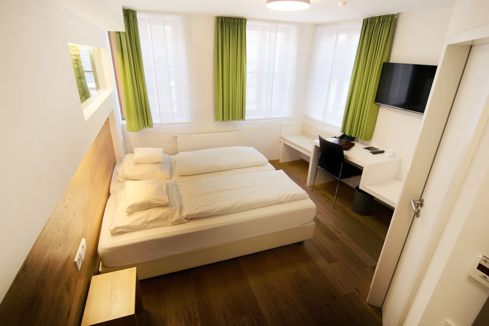 Economy Room (smaller and cheaper than other rooms) photo 2