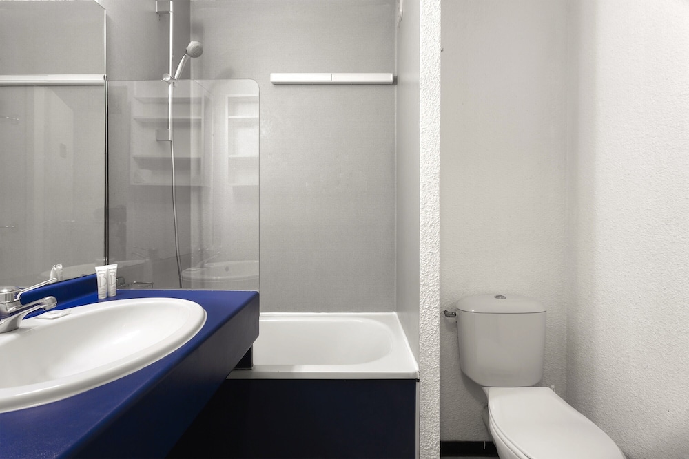 Standard Triple Room, Non Smoking, Mountain View photo 3