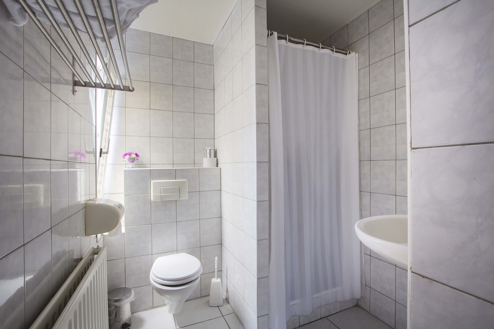 Basic Double Room (Budget) photo 2