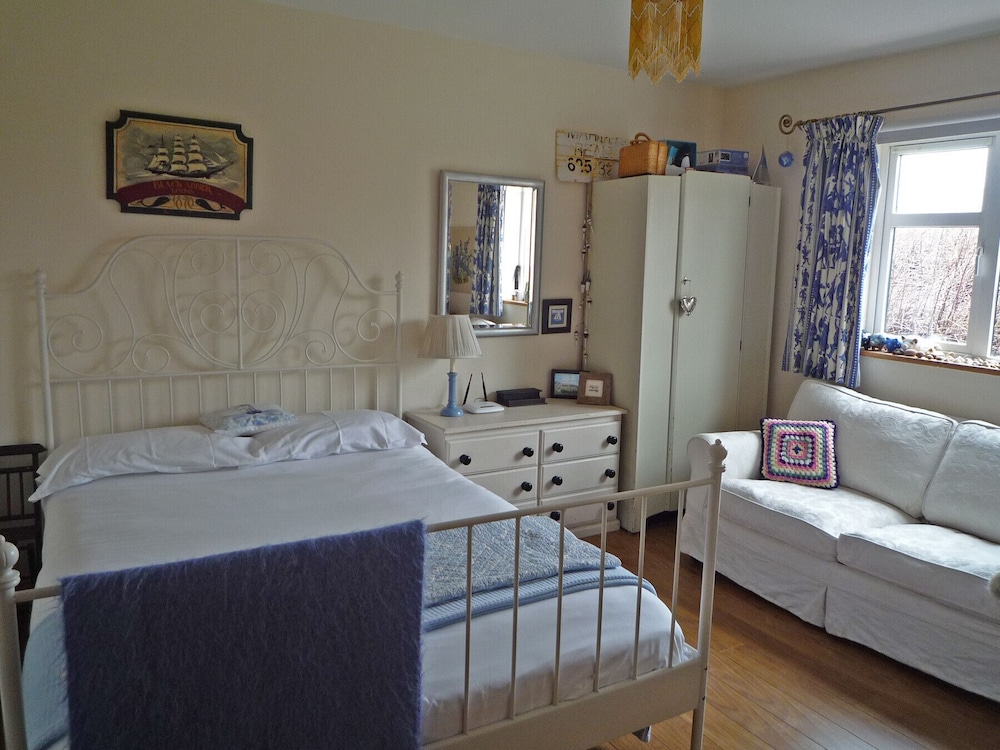 Cottage, 3 Bedrooms, Fireplace photo 1