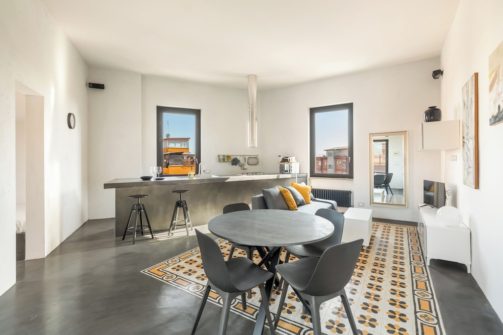 Fantastic Penthouse over the Roman Sky (Via Daniello Bartoli 24)