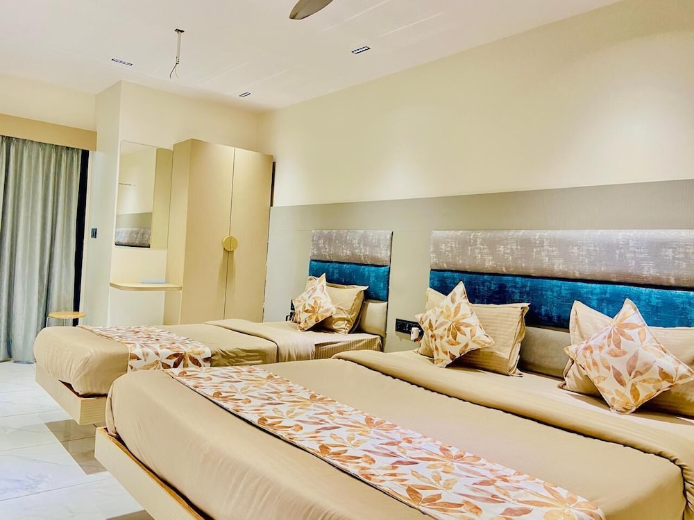 Family Double or Twin Room, 1 Bedroom, City View