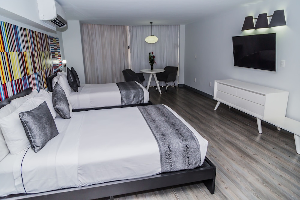Basic Room, 2 Double Beds - Photo 6