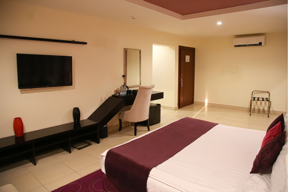 Room, 1 King Bed, Accessible, City View