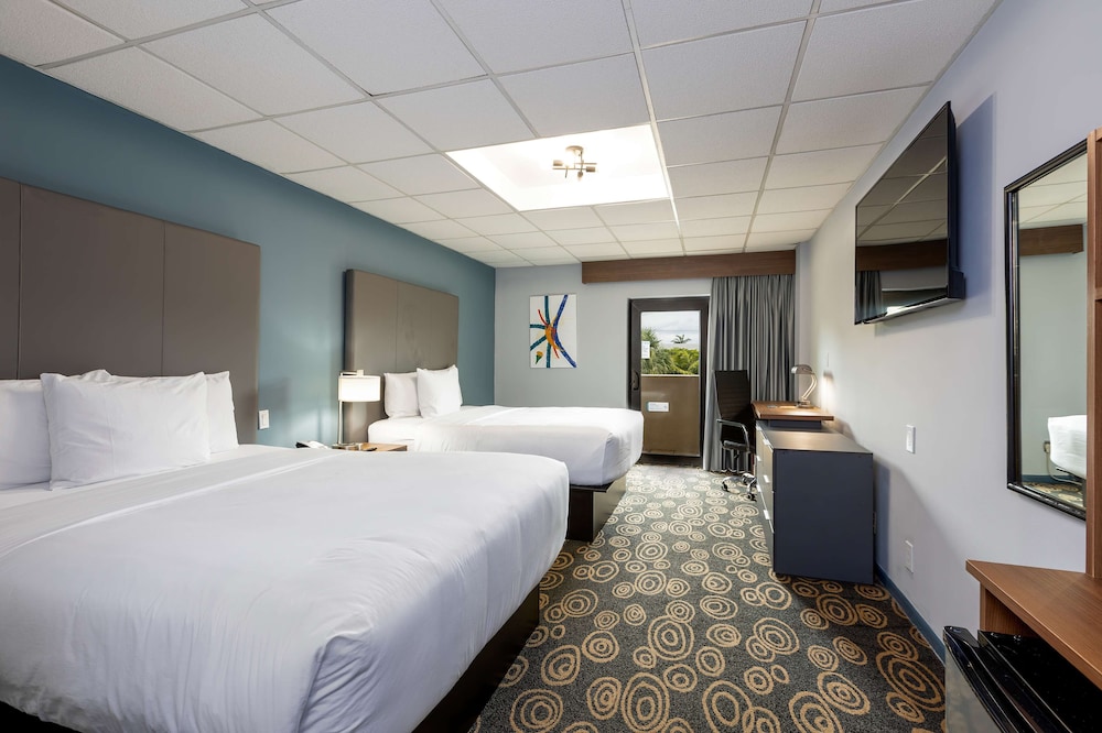 Room, 2 Queen Beds, Non Smoking - Photo 2
