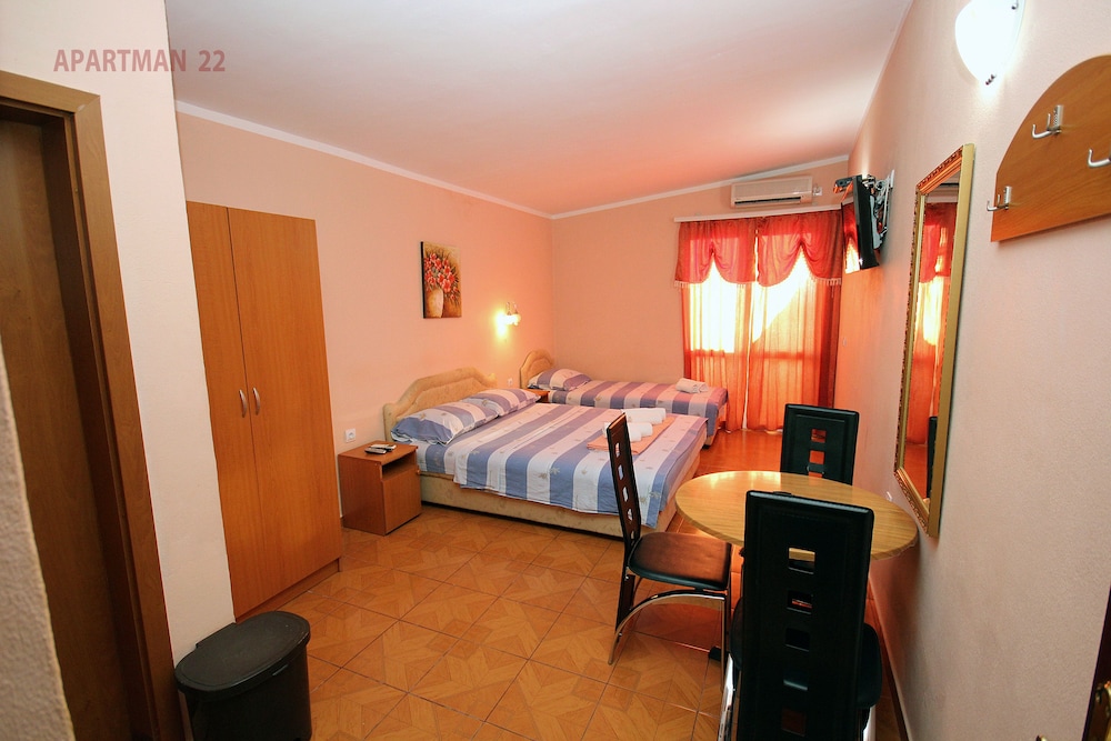 Standard Twin Room, 2 Twin Beds, Private Bathroom, Mountain View photo 2