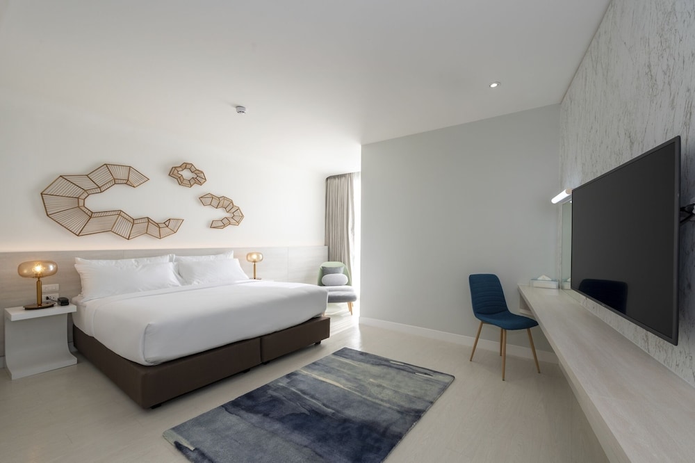 Corner Suite - Photo 6