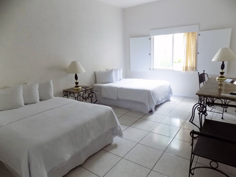 Standard Double Room, 2 Double Beds - Photo 1