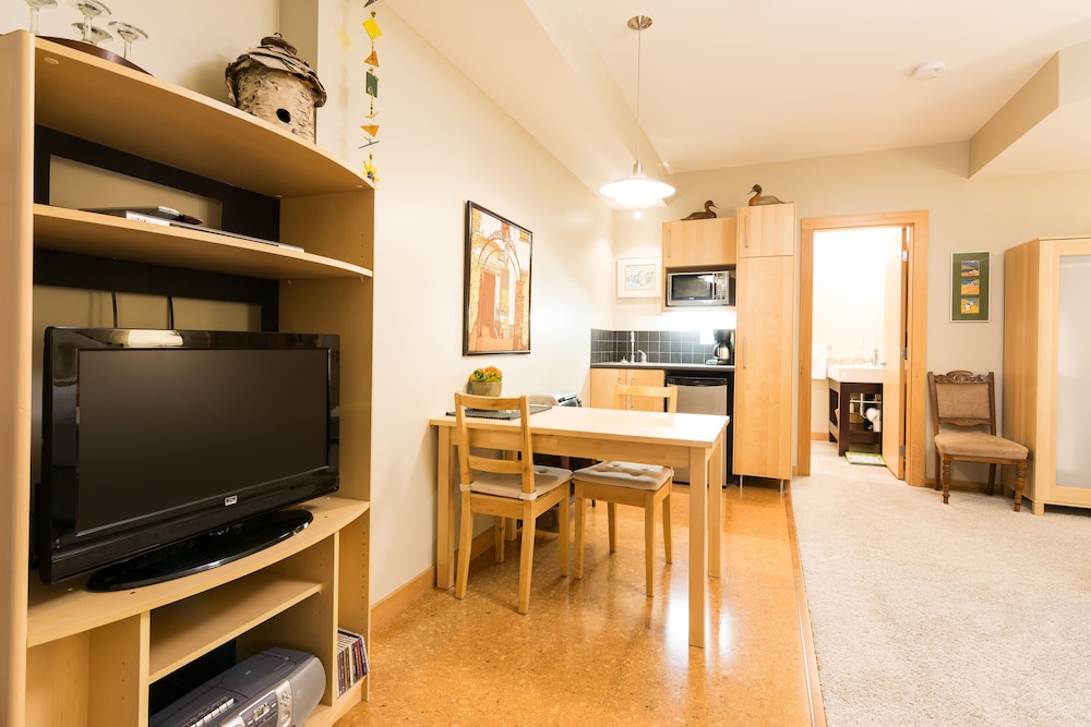 Suite, Partial Lake View photo 2