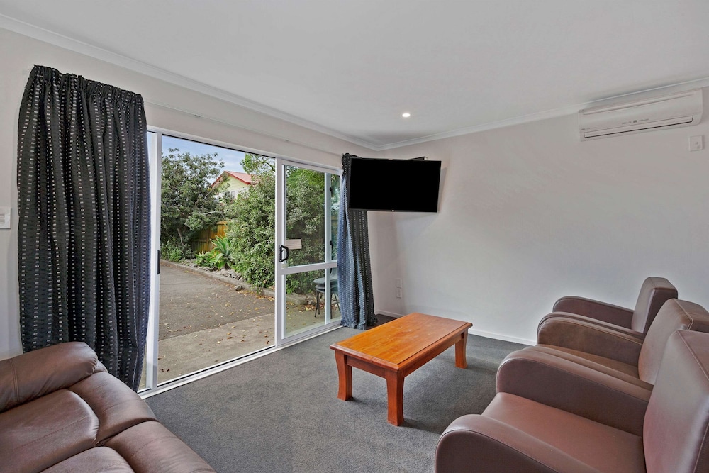 Suite, Multiple Beds, Non Smoking (Upgrade) - Photo 5