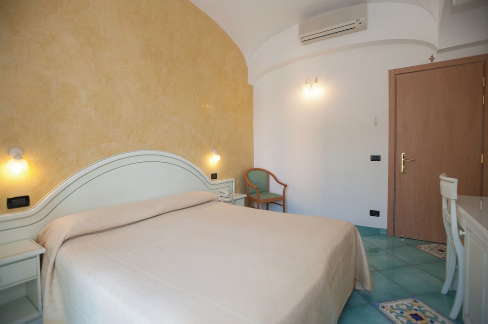 Superior Double or Twin Room, Balcony, Sea View photo 3