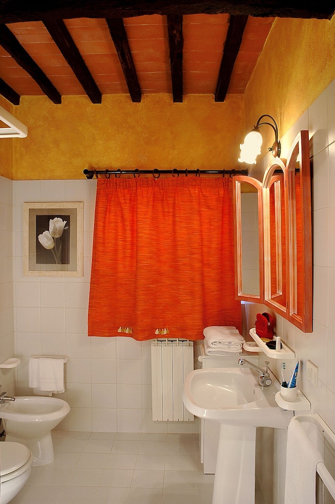 Apartment, 2 Bedrooms - Photo 2
