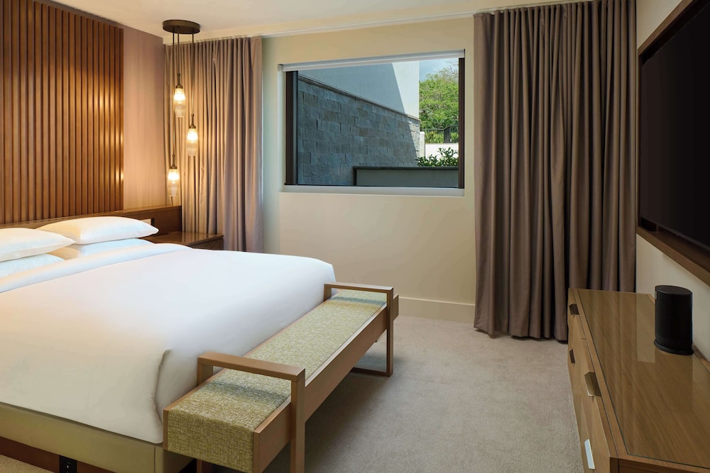 3 Bedroom Ilikai Villa, Garden View (2 Kings And 1 Bunk Bed)