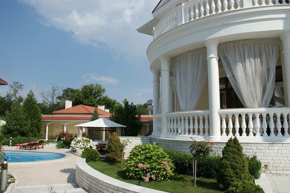 Grand Villa photo 3