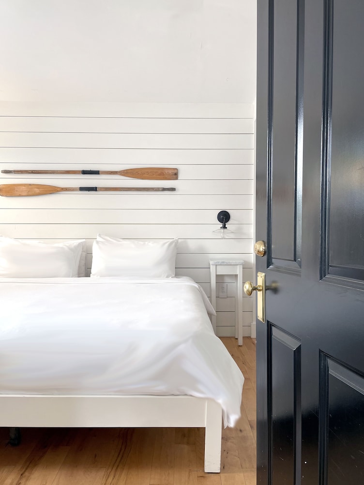 Standard Room, 1 King Bed photo 2