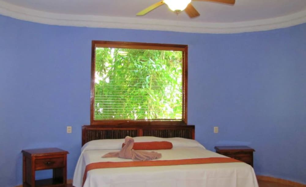 Basic Double Room, 2 Double Beds, Non Smoking - Photo 2