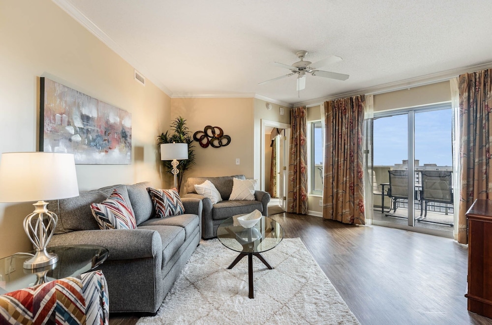 Condo, 3 Bedrooms