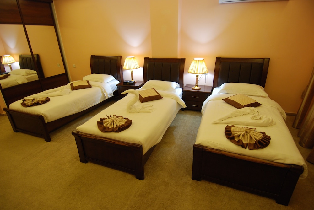 Standard Triple Room, City View photo 2