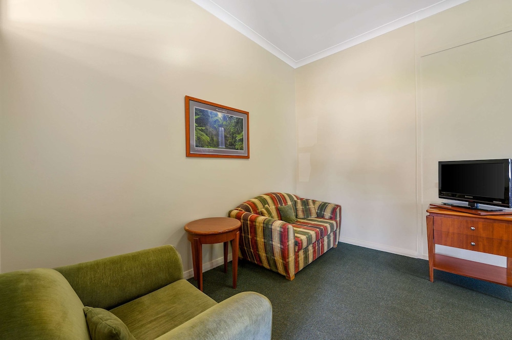 Standard Room, Multiple Beds, Non Smoking - Photo 3