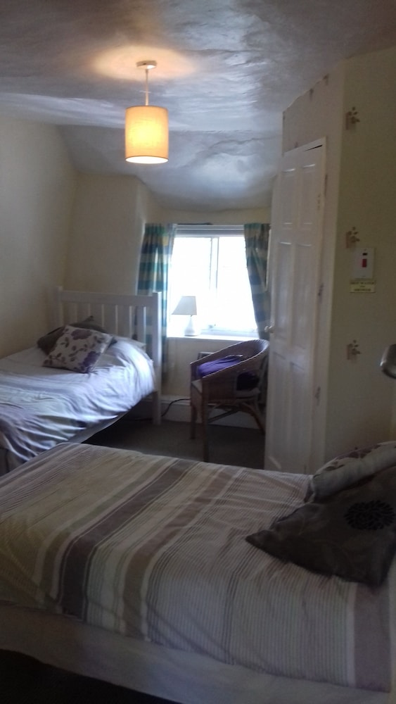 Single Room, Shared Bathroom photo 1