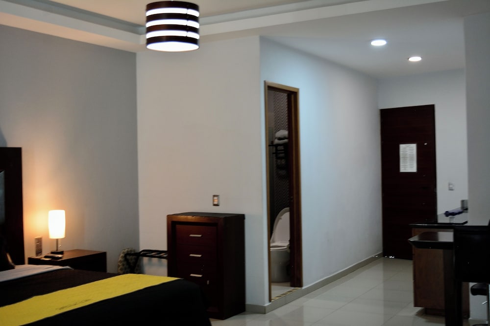 Standard Suite, City View photo 3