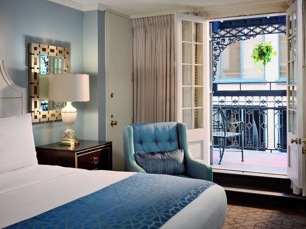 Room, 1 King Bed, Accessible (Hearing, Interior Furnished Balcony) - Photo 4