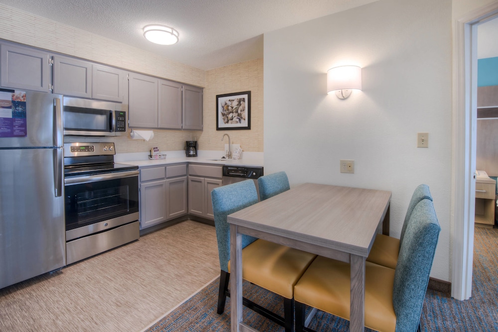 Suite, 2 Bedrooms - Photo 1