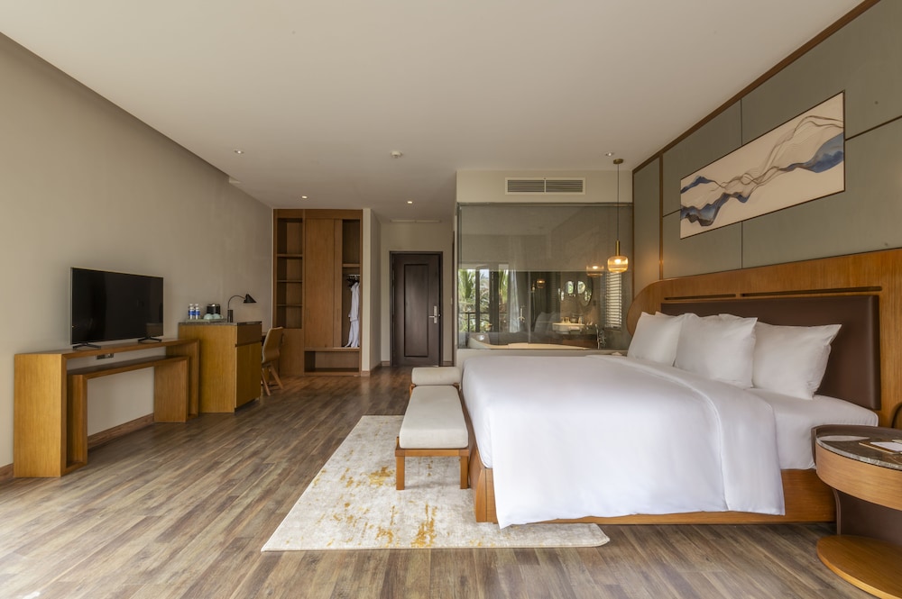 Four-bedroom villa with private pool - Photo 1