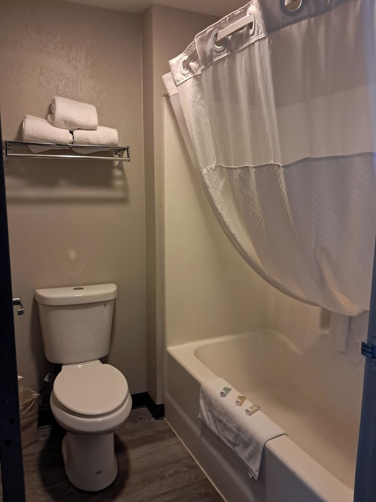 Room, 2 Queen Beds, Non Smoking - Photo 4