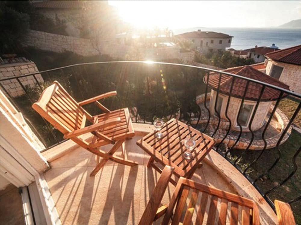 Sunset Suite photo 2