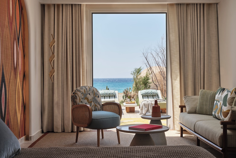 Executive Suite, Jetted Tub, Sea View - Photo 5