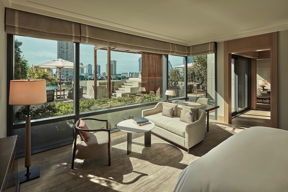 Suite, 1 King Bed (Verandah)