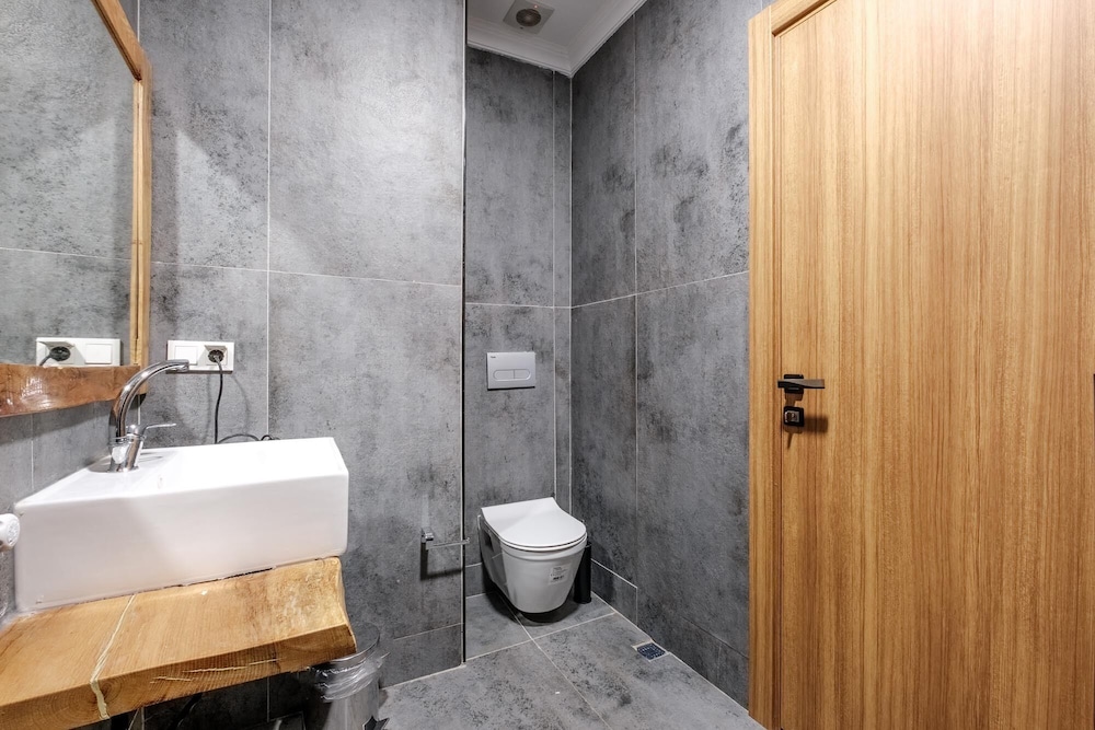 Honeymoon Suite photo 2