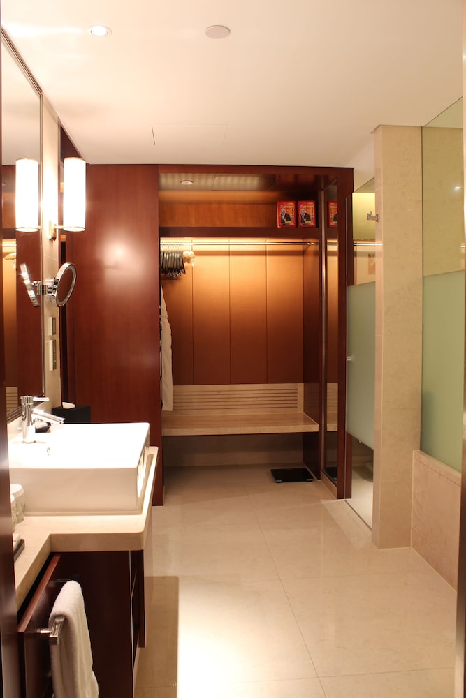 Executive Room, 1 King Bed, Club Lounge Access