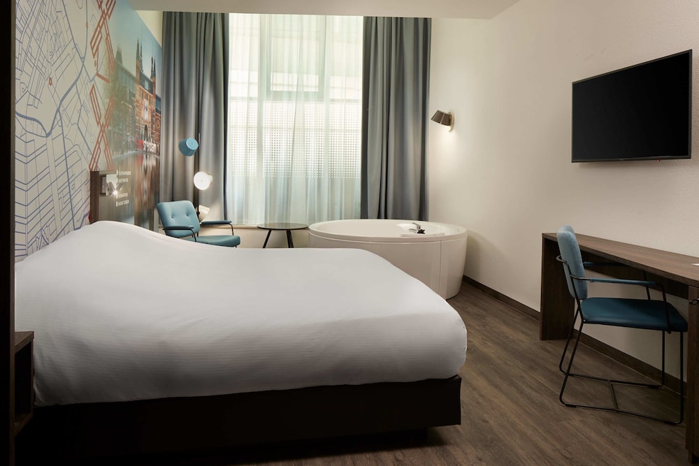 Spa Room, 1 King Bed photo 1