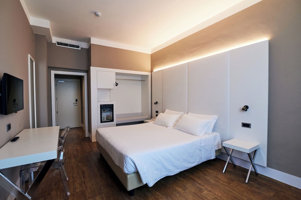 Superior Double Room Single Use, 1 Large Twin Bed photo 1