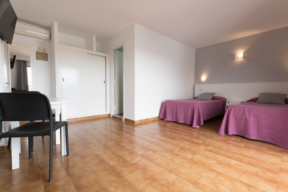 Studio, 2 Twin Beds