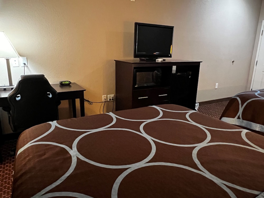 Standard Room, 2 Queen Beds - Photo 4