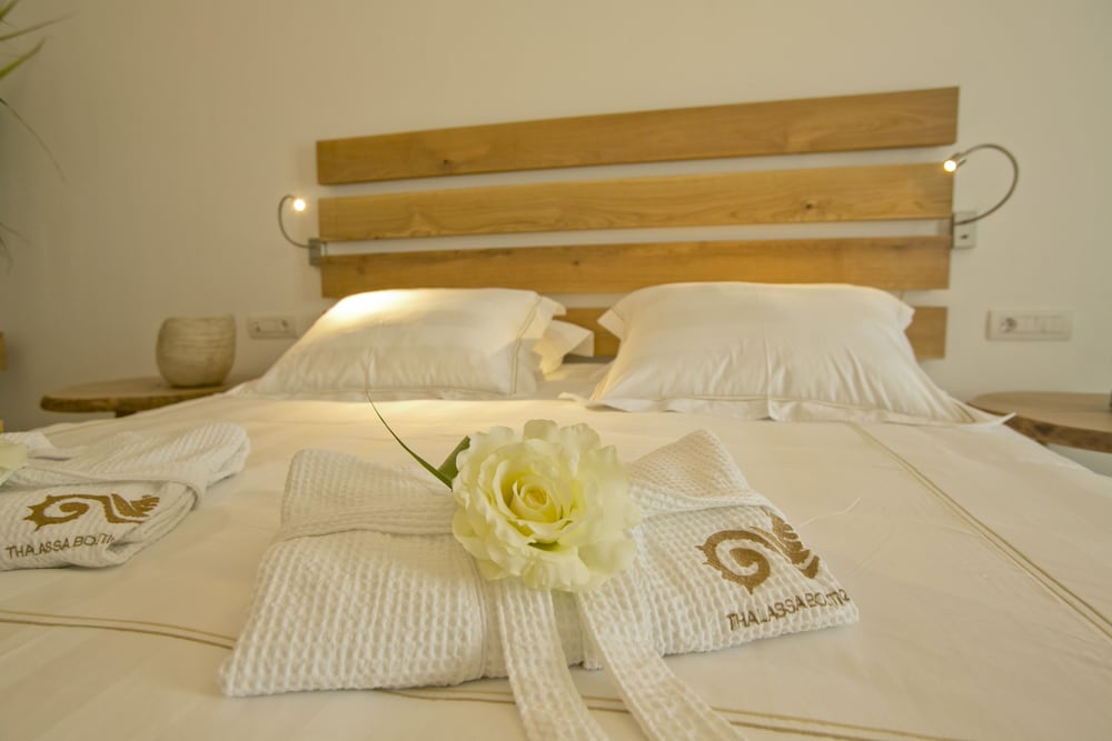 Standard Room, Partial Sea View