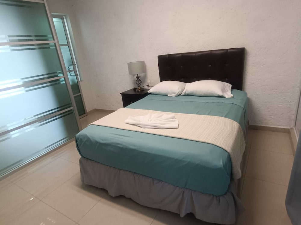 Family Suite, 1 King Bed with Sofa bed, Non Smoking, Private Bathroom photo 3