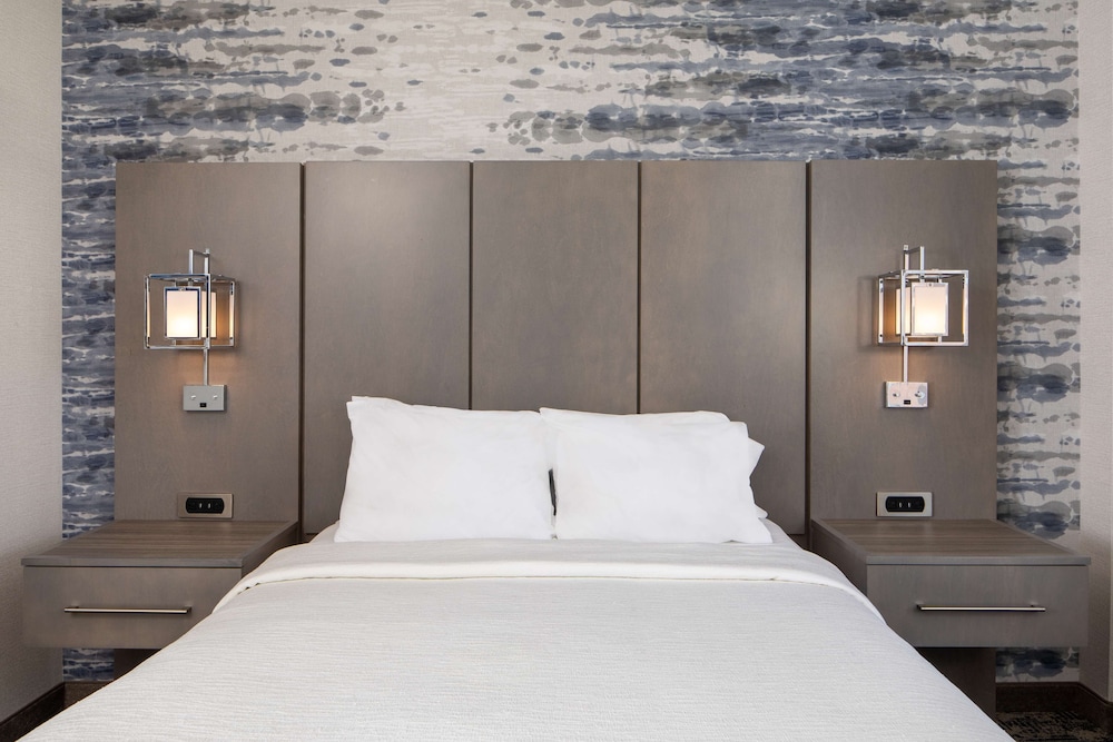 Suite, 1 Queen Bed, Accessible, Bathtub - Photo 2