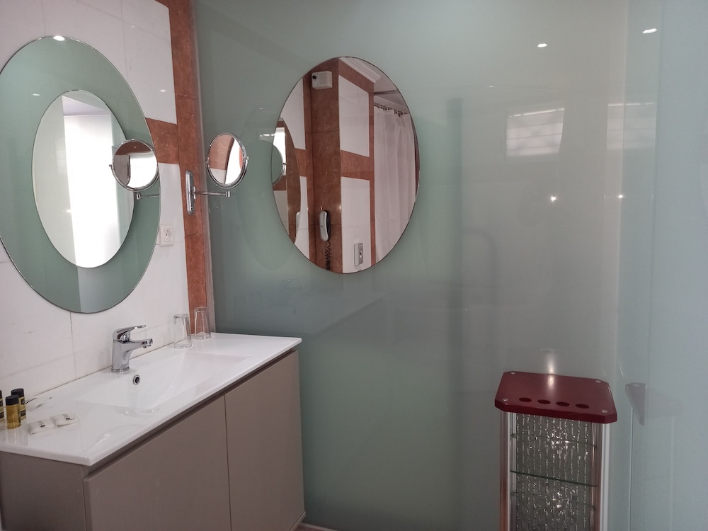 Family Suite, 2 Bedrooms, Sea View - Photo 2