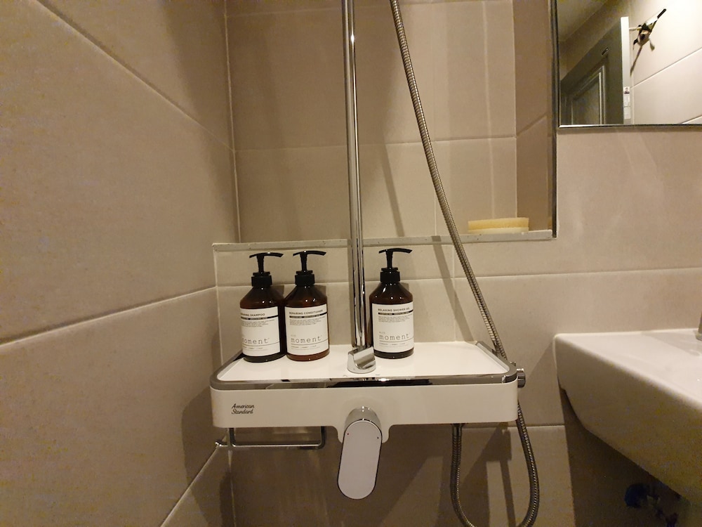 Premium Deluxe Room - Photo 13