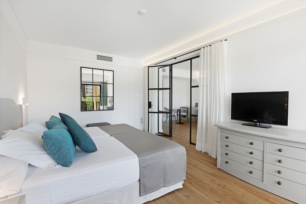 Suite, Terrace, Pool View photo 2