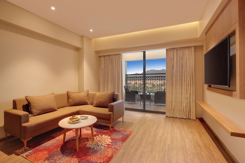 Deluxe Suite with Balcony